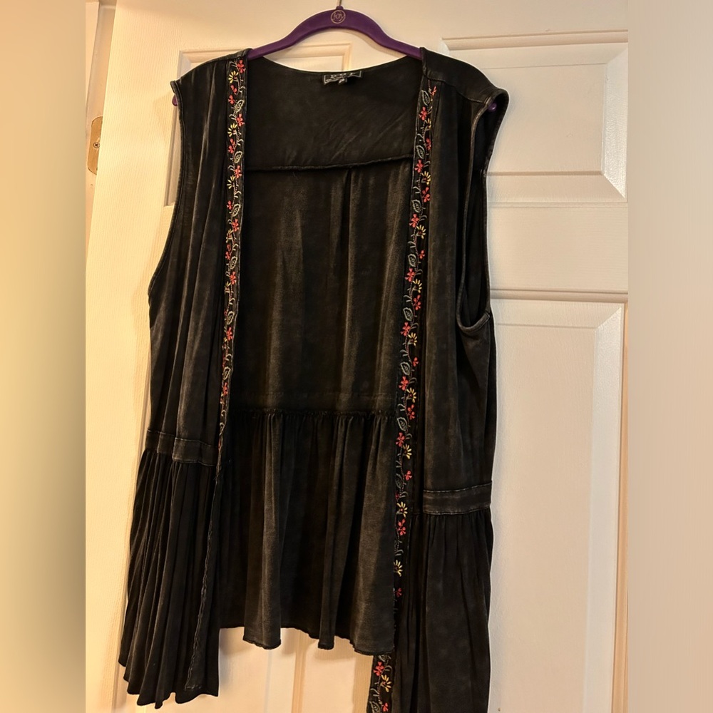 Black embroidered T- shirt vest